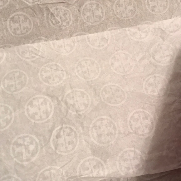 Tory Burch shoe box with tissue paper - Picture 5 of 5